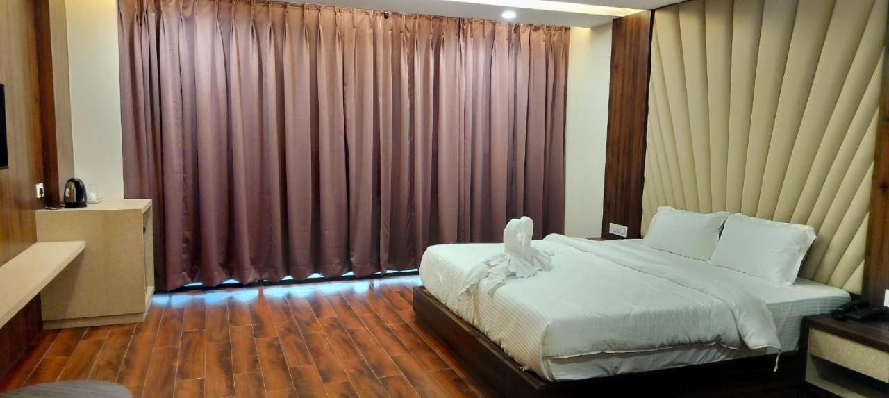 Sb International Hotel & Banquet Dhanbād Exterior foto